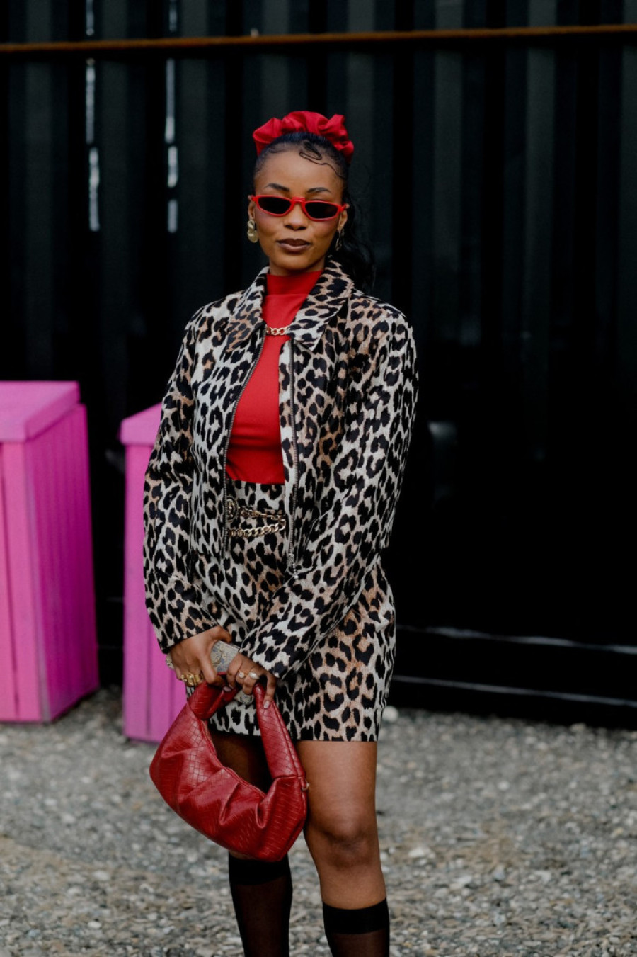 Koja boja će biti u trendu ove jeseni? Modni znalci su je već uvrstili u svoje odevne kombinacije