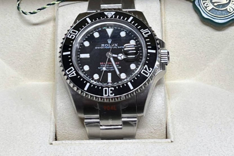 "Pao" na graničnom prelazu: Vozač autobusa pokušao da sakrije "roleks" vredan 12.000, evo kako je otkriven