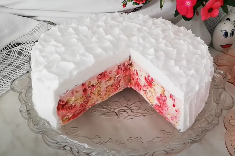 Recept dana: Brza šlag torta sa malinama, savršen je desert za svaku priliku, a priprema se za manje od pola sata