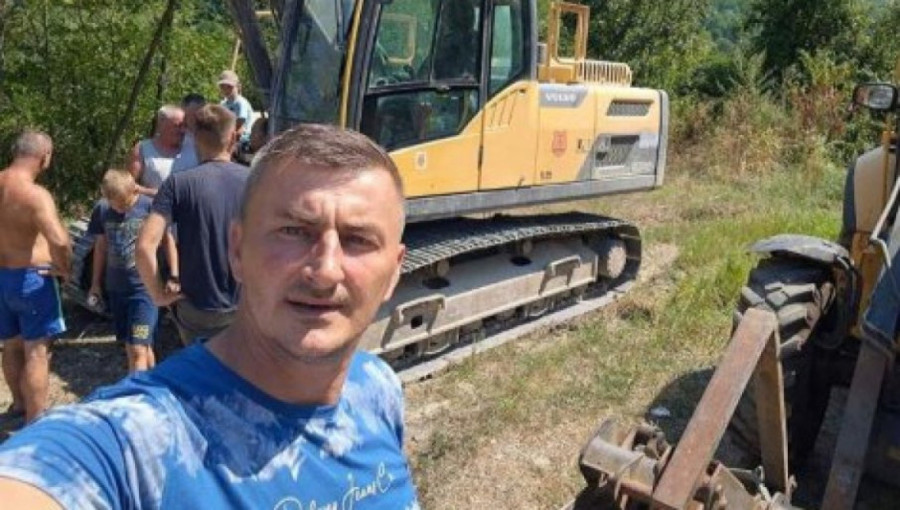 Predsednik Vučić održao reč: Građani Malog Zvornika izneli lokalne probleme, mašine već danas na terenu (FOTO)