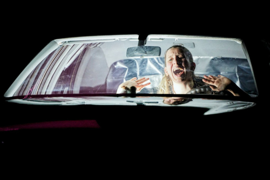 Šokantna predstava "Snaga kučke" na Bitefu: Istinita priča o seksualnom zlostavljanju uz uzimanje droge za silovanje na sceni (FOTO/VIDEO)