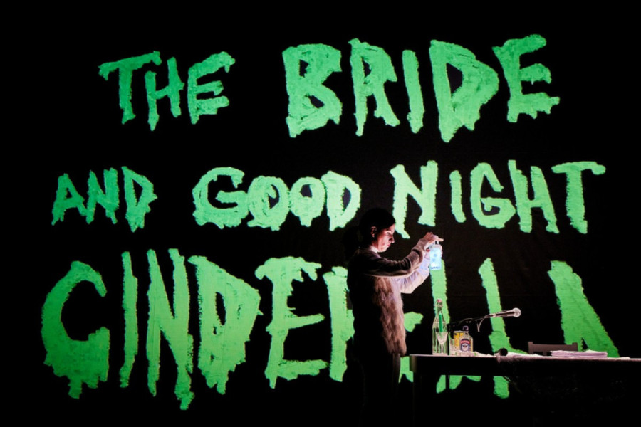 Šokantna predstava "Snaga kučke" na Bitefu: Istinita priča o seksualnom zlostavljanju uz uzimanje droge za silovanje na sceni (FOTO/VIDEO)