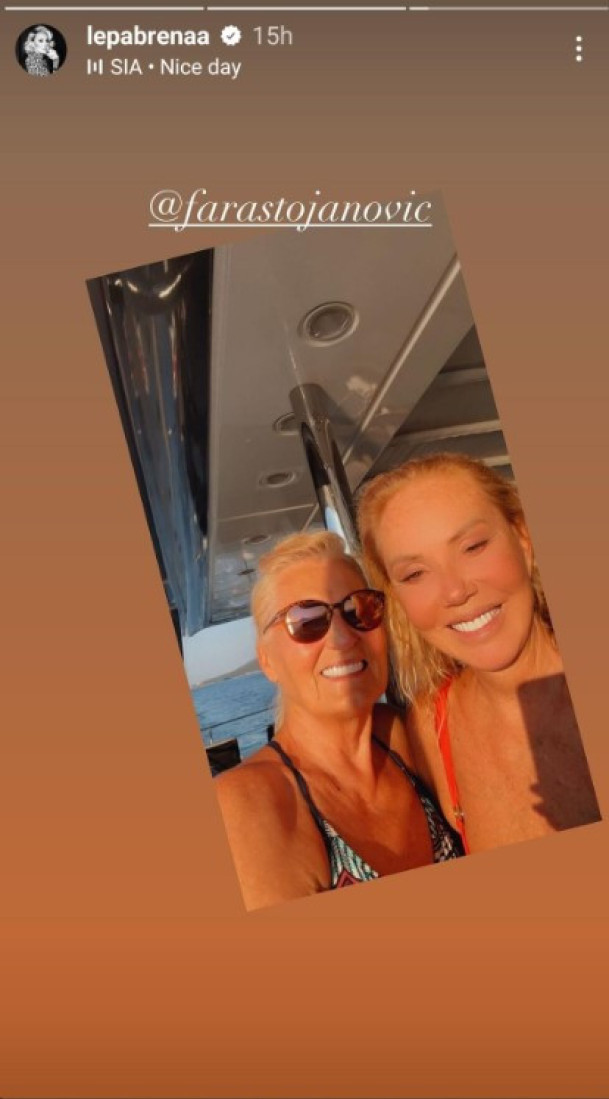 Lepa Brena peva sa rođenom sestrom: Osvanuo dirljiv momenat (FOTO)