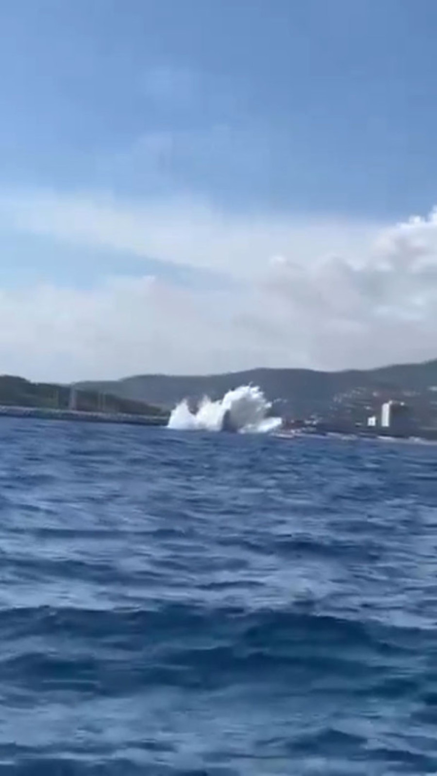 Užas na aeromitingu u Francuskoj! Avion se srušio u more pred užasnutim gledaocima, a u toku je akcija spasavanja pilota (VIDEO)