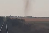 Da li je ovo tornado kod Subotice?! Snimljeno kako se sve više diže od zemlje! (VIDEO)