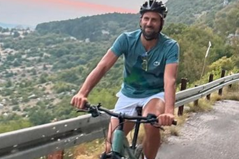 Jelena snima i vozi, Novak samo vozi: Pogledajte kako izgledaju "paklene pripreme" za Njujork (FOTO)