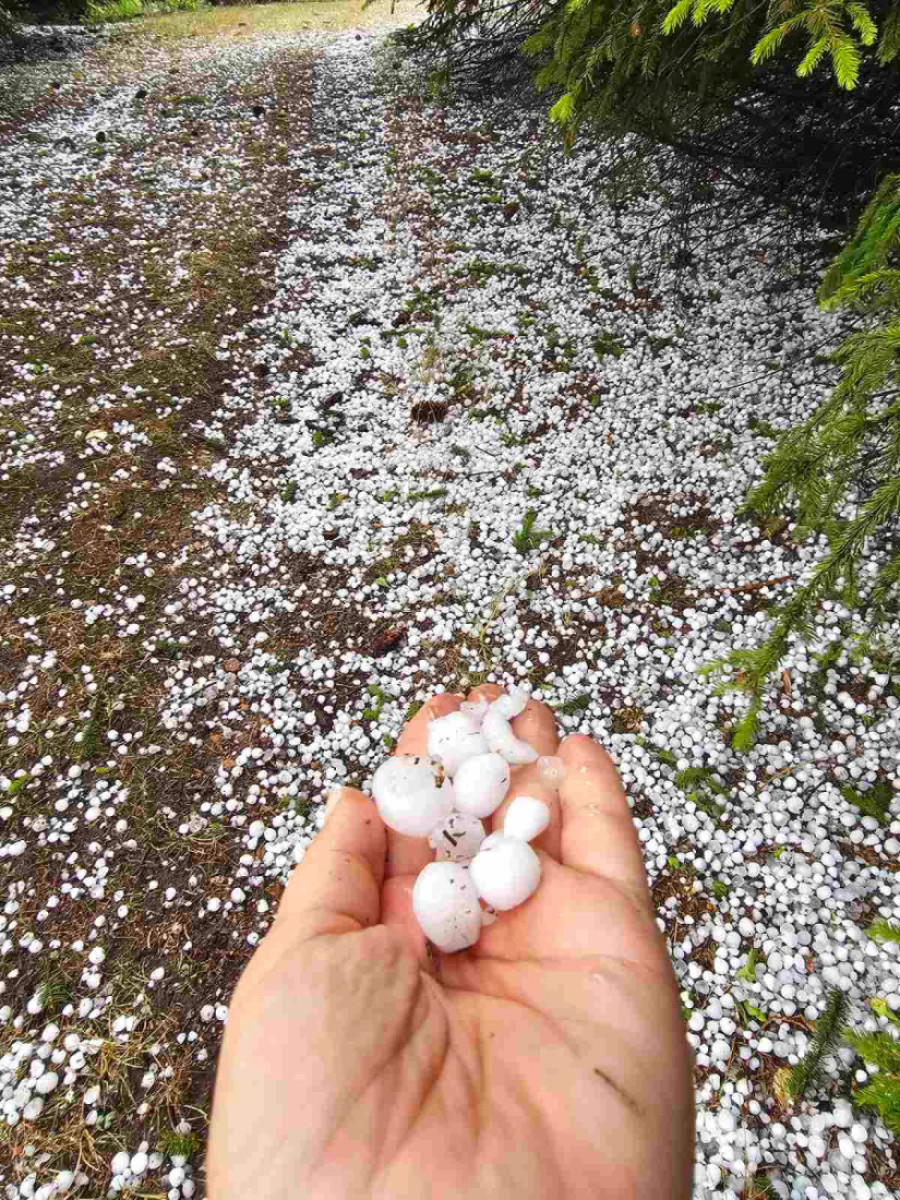 Zabelelo se kao da je januar: Jako olujno nevreme praćeno gradom pogodilo Zlatibor (FOTO/VIDEO)