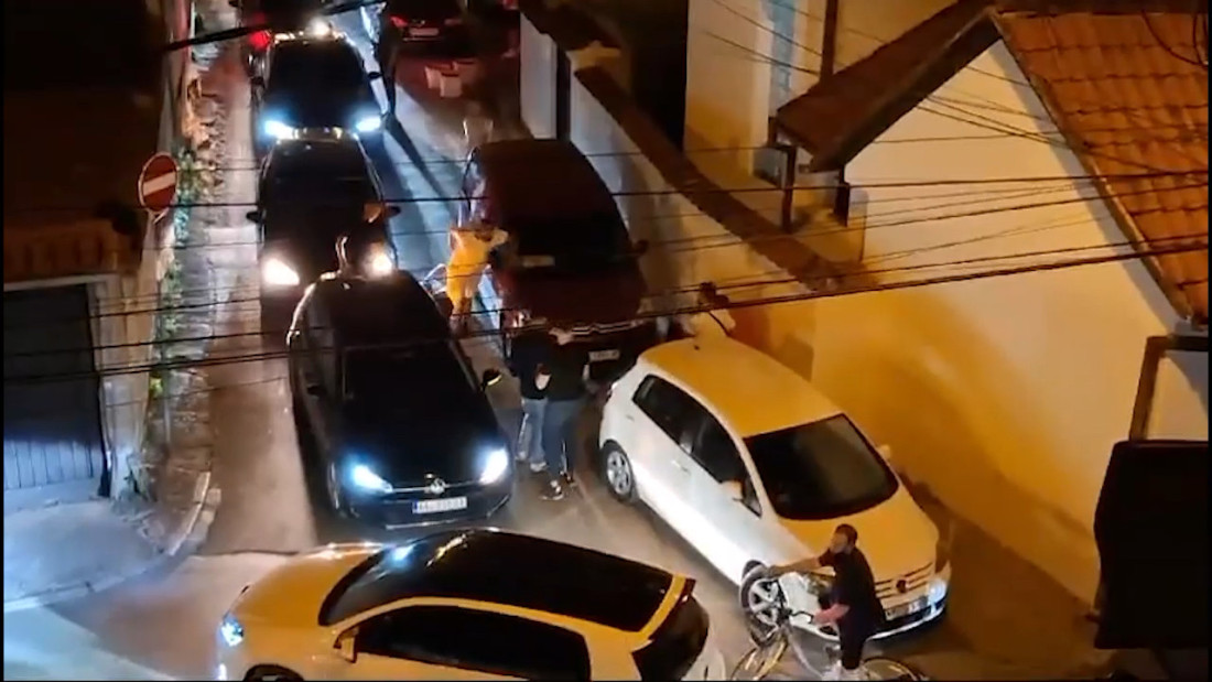 Brutalna tuča u Novom Pazaru: Grupa muškaraca izletela iz "golfa" i zverski prebila dvojicu dečaka (FOTO/VIDEO)