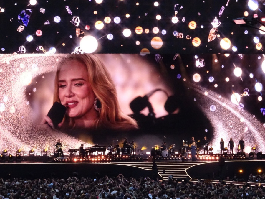 Nećete verovati koliko je Adel zaradila u 2025! Naše zvezde mogu doveka da sanjaju o ovoj cifri!