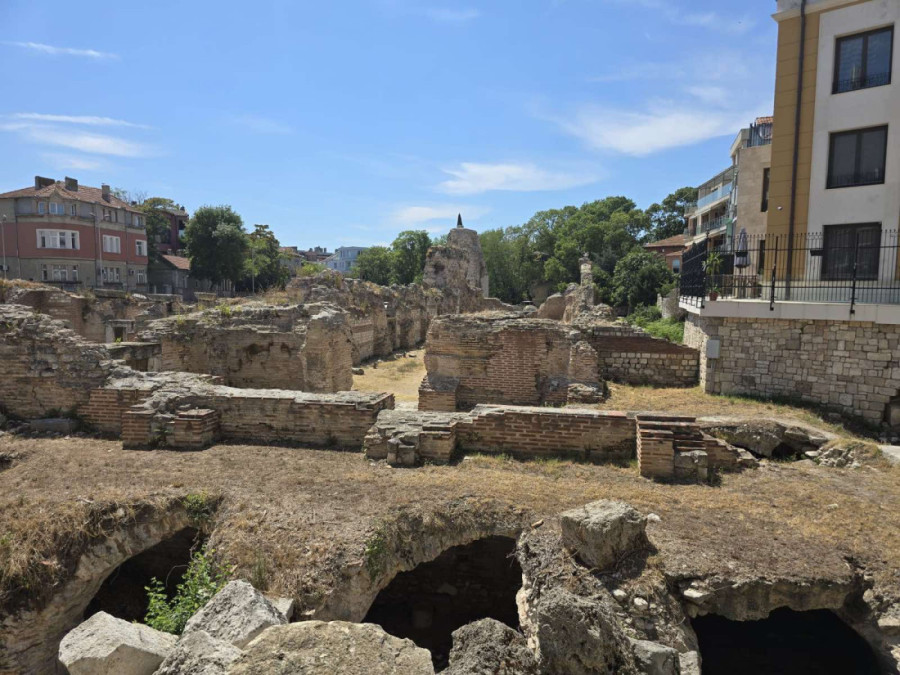 Odmor koji prija i duši i džepu: Po ceni noći u evropskoj metropoli u ovom gradu možete da se baškarite danima
