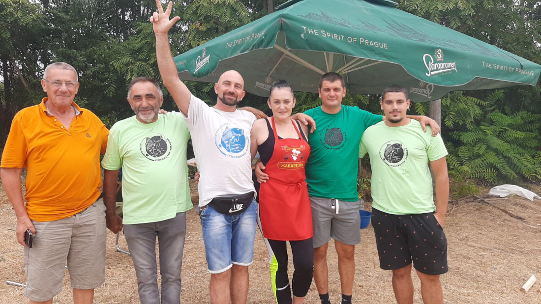 Ko je spremio bolju riblju čorbu? Ljuta kulinarska borba u selu Žabare kod Topole - majstori ne odaju svoje male tajne (FOTO)