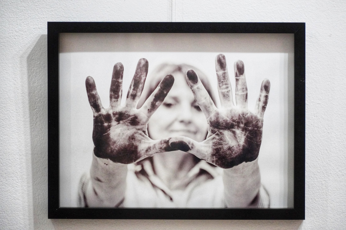 Kako komuniciramo danas? Odgovori se kriju u fantastičnim radovima na izložbi "Kontakt" (FOTO)