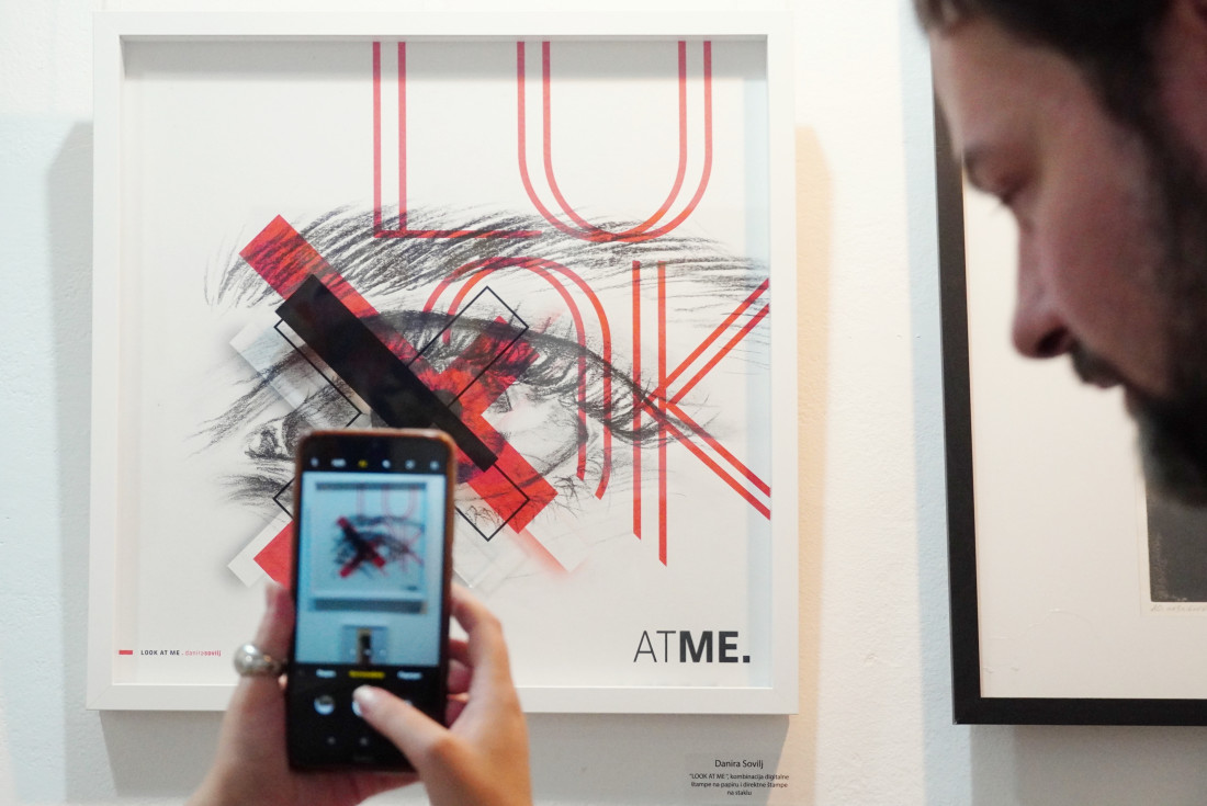 Kako komuniciramo danas? Odgovori se kriju u fantastičnim radovima na izložbi "Kontakt" (FOTO)