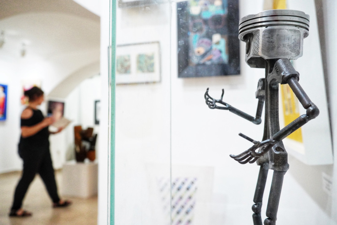 Kako komuniciramo danas? Odgovori se kriju u fantastičnim radovima na izložbi "Kontakt" (FOTO)