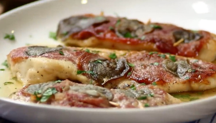 Recept dana: Pileća saltimboka, jelo italijanske kuhinje sa žalfijom i pršutom, idealno za svečanu večeru
