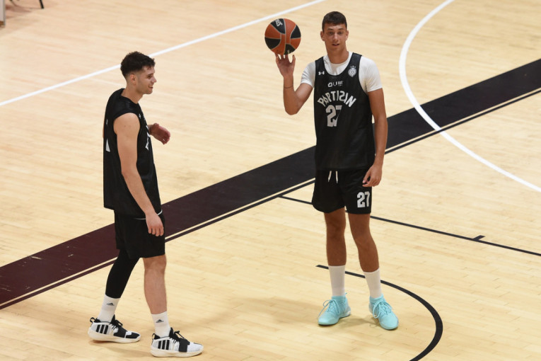 Obradović pravi moćan Valjak! Novi Partizan, prvi put kompletan, razbio Jenisej!