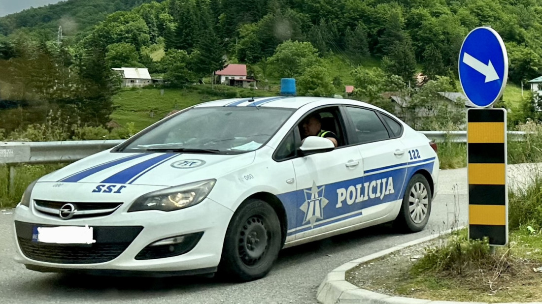 Maloletnica iz Podgorice dilovala drogu u luksuznom letovalištu: Policija joj pronašla kokain, krivična prijava protiv još jednog tinejdžera