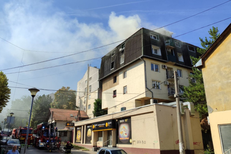 Savladan požar! Ovo su prvi snimci drame na Karaburmi (FOTO/VIDEO)