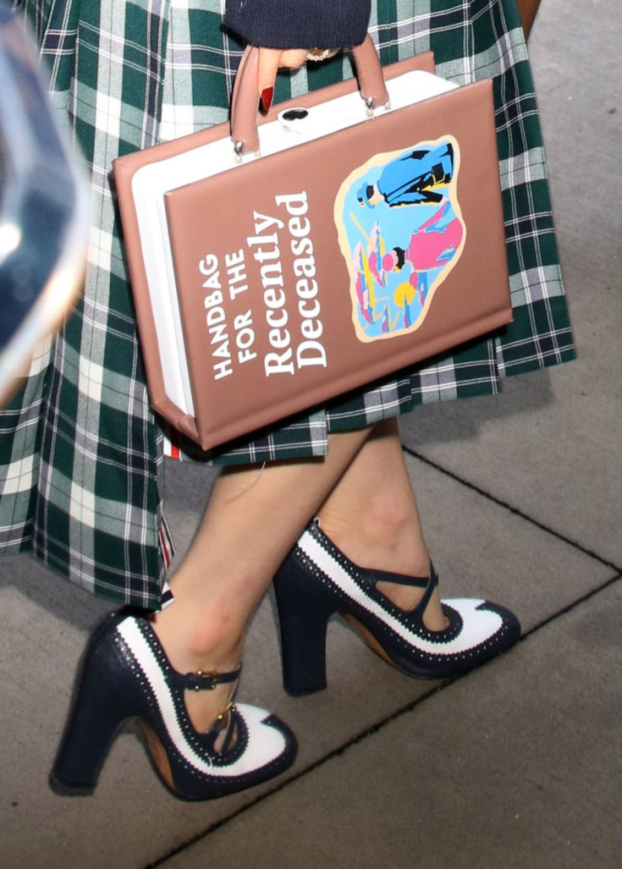 Omiljena gotičarka ponovo kombinuje mračnu i nadrealnu estetiku: Džena Ortega modnim kombinacijama potpuno uronila u lik (FOTO)