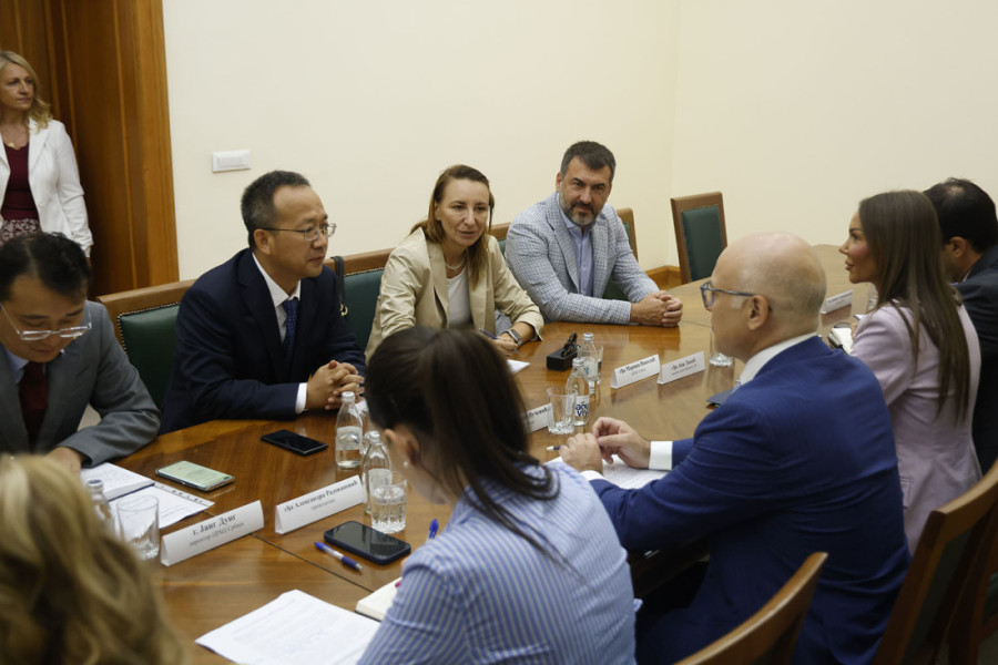 Premijer Vučević sastao se sa kineskim investitorom: Zadovoljstvo nam je što naša kompanija učestvuje u najvećem razvoju Srbije (FOTO)