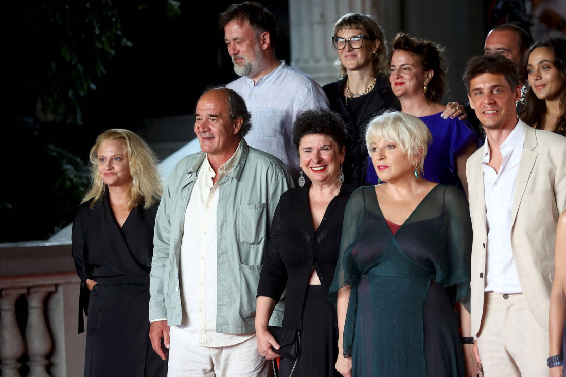 Žena koja se posle smrti sina upušta u ljubavnu vezu sa njegovim drugom: Održana premijera novog filma Mirjane Karanović (FOTO/VIDEO)