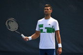 Novak odradio poslednji trening pred US open: Đoković delio autograme na "Arturu Ešu", a onda se na terenu susreo sa Alkarazom (FOTO)