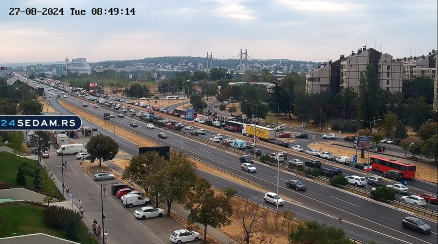 Pojavio se snimak udesa zbog kog je jutros bila paralisana Gazela! Na teren izašle sve službe (VIDEO)