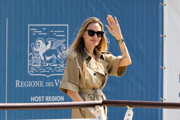 Anđelina Džoli među prvima stigla u Veneciju: Sve je spremno za glamurozni filmski festival (FOTO)