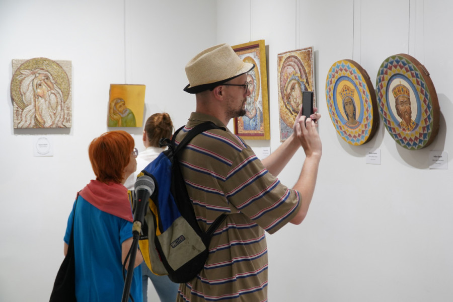 Otvorena izložba "Portret na ikoni": Jedinstvena prilika da na licu mesta doživite stvaranje sakralnih dela (FOTO)