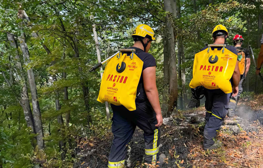 Požari bukte širom Srbije: Više od 100 intervencija za samo 24 sata, na ovim lokalitetima je najkritičnije (FOTO)