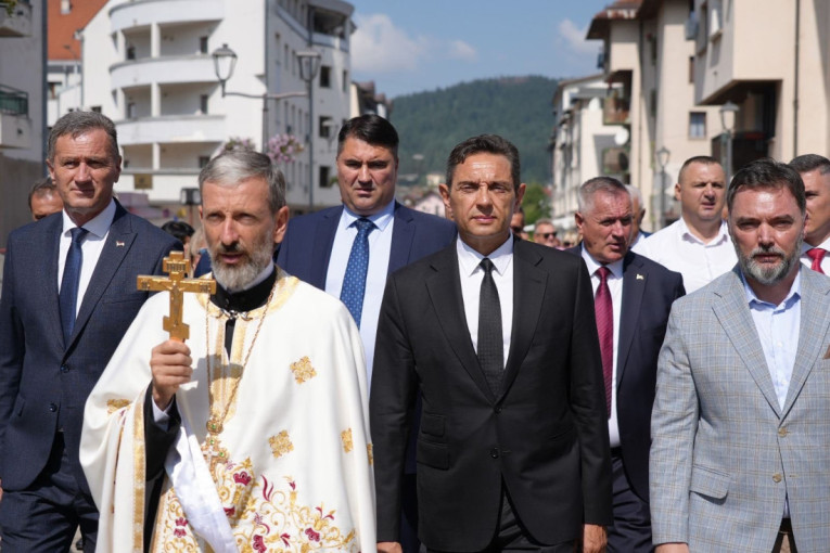 Potpredsednik Vlade RS Vulin građanima Pala i Srpske: Želim vam mir, prosperitet i napredak! (FOTO/VIDEO)