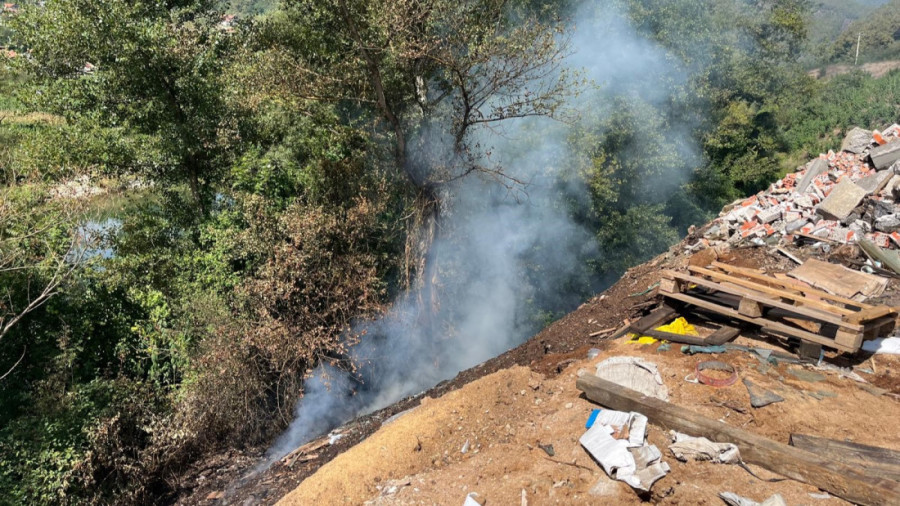 Drama u Prijepolju: Izbio požar na deponiji, proglašena vanredna situacija na delu teritorije opštine, a ovo je uzrok (FOTO)