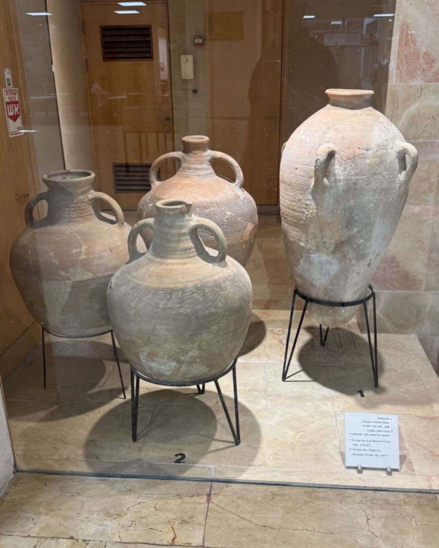 Hteo da vidi šta se nalazi unutra: Dečak razbio ćup star 3.500 godina