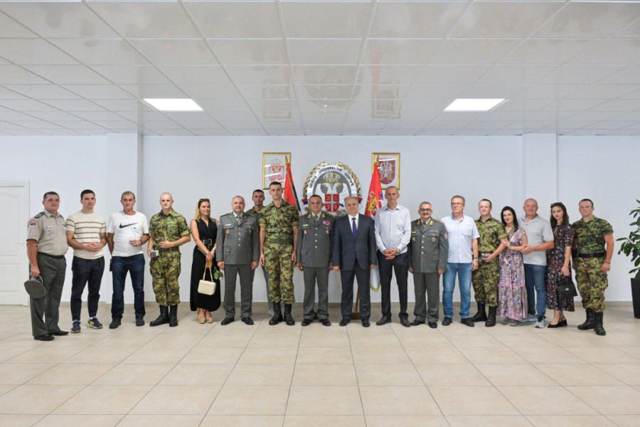 Promocija rezervnih oficira generacije "Mart 2024": Predstavljeni mladi kadrovi vojske (FOTO)