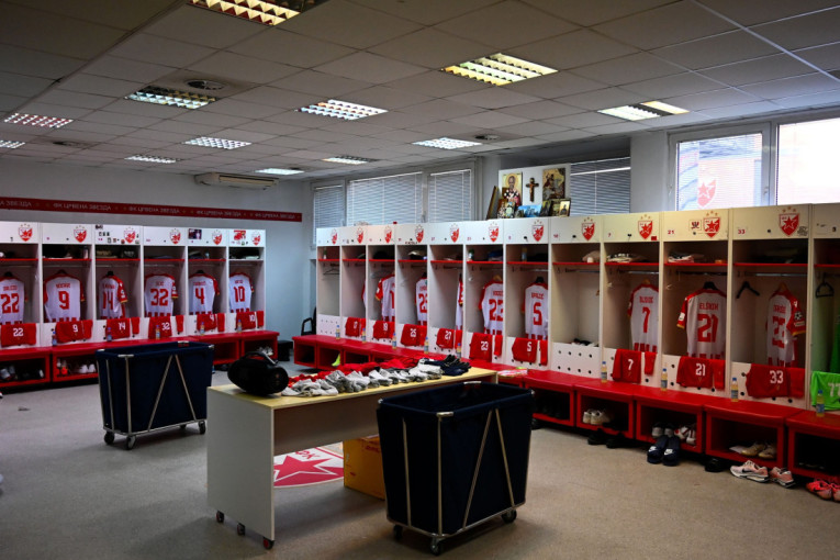 Zvezdaši spremni za bitku nad bitkama: Zavirite u svlačionicu crveno-belih na 2 sata do početka meča (FOTO)