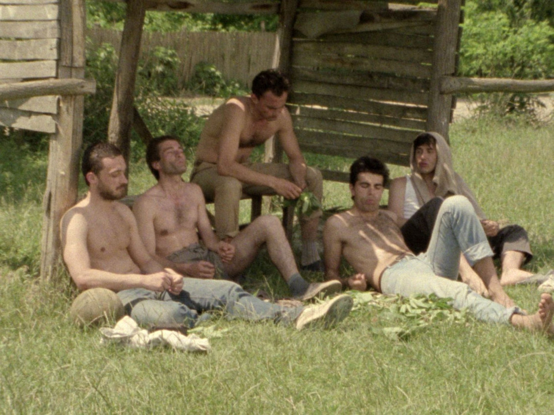 Film za koji je muziku komponovao Vlada Divljan, dobio novo ruho: "Šest dana juna" na krovu Doma vojske (FOTO)