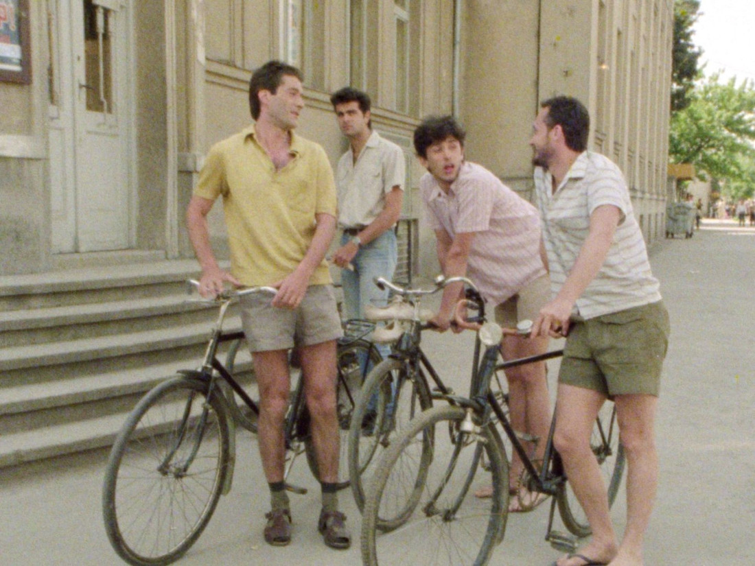 Film za koji je muziku komponovao Vlada Divljan, dobio novo ruho: "Šest dana juna" na krovu Doma vojske (FOTO)