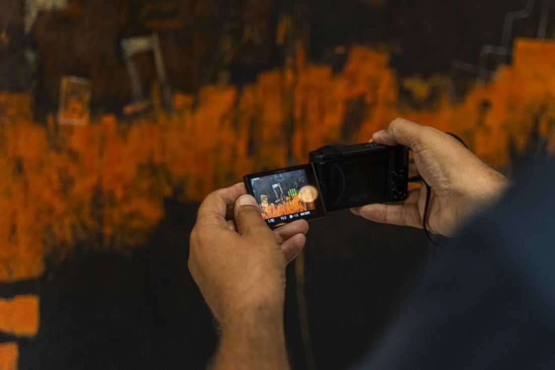 Supertankeri kao fascinacija: Otvorena izložba Aleksandra Cvetkovića „Novi zapisi armižadura“ (FOTO)