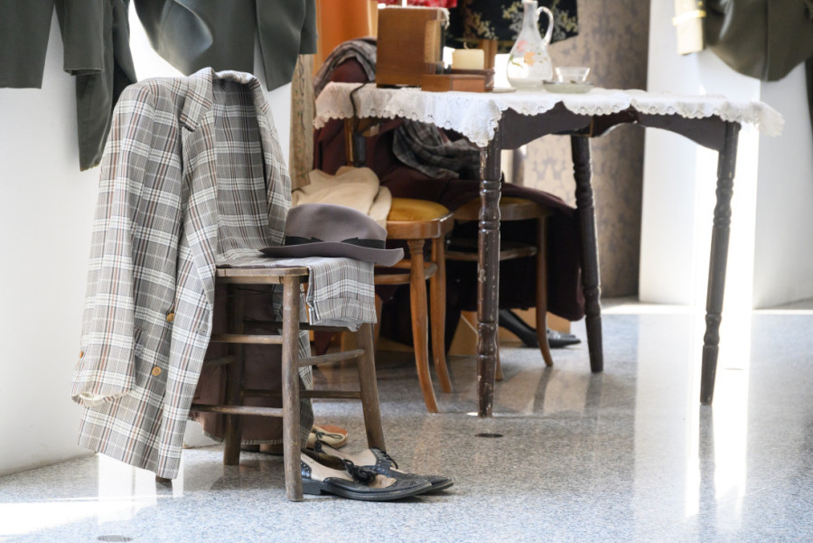 Sećanje na Prleta i Tihog: Izložba originalnih kostima i rekvizita iz kultne serije "Otpisani" (FOTO)