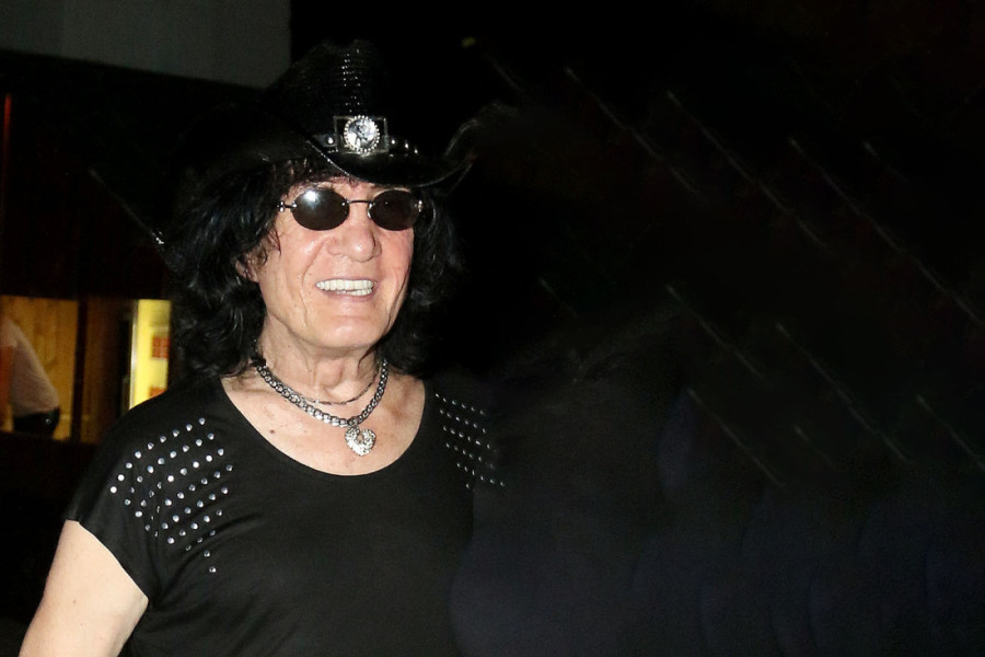 Milić Vukašinović prvi put u javnosti s protezom nakon amputacije noge: Supruga ga pridržava!