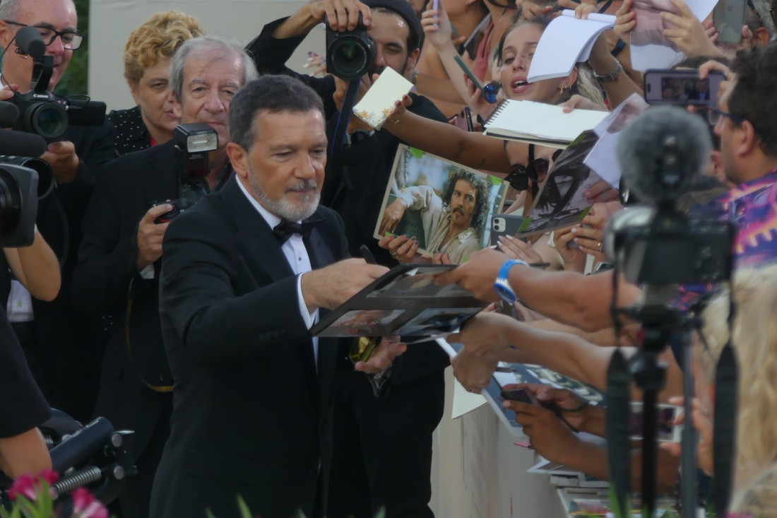 Antonio Banderas otkrio sa kojom glumicom želi da snimi film: Nosio sam je na ramenima po celom svetu (FOTO)