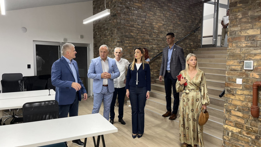 Mesarović u radnoj poseti Priboju: Predsednik Vučić i Vlada okrenuti su isključivo ka građanima, zato stalno razgovaramo sa njima!