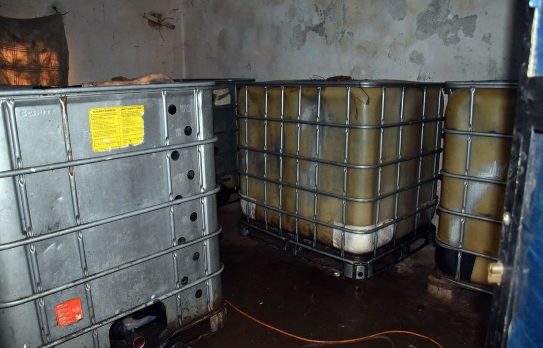 Akcija policije u Smederevu! Otkrili dve tajne lokacije sa 4.400 litara nelegalnog dizela, raspisana potraga za osumnjičenim (FOTO)