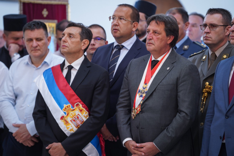 U Sitnici osveštan Hram Svetog proroka Ilije! Vulin: Pomoć hramu moj način da zahvalim Sitnici i Manjači (FOTO)