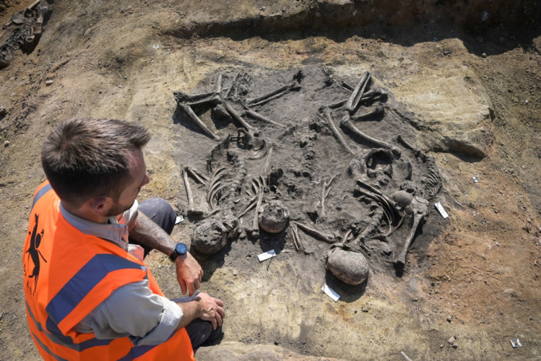 Otkrivena masovna grobnica u srcu Zlatibora: U jami smrti nađene tabakere, ogledalca, opanci...