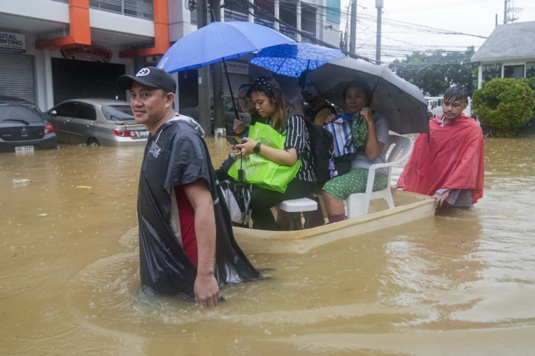 Filipini na udaru tropske oluje: Ima mrtvih, fotografije pokazuju razmere nevremena (FOTO)