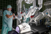Prva daljinska operacija: Doktor operisao rak pluća sa udaljenosti od 5.000 km koristeći robota
