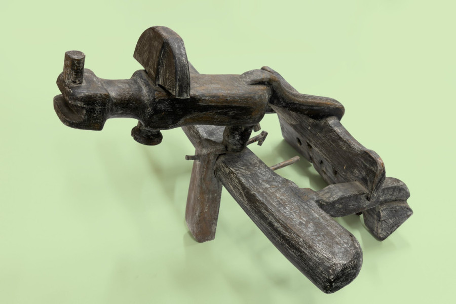 Drvo sa ognjišta koje u sebi još čuva toplinu: Nesvakidašnja izložba u Muzeju savremene umetnosti (FOTO)