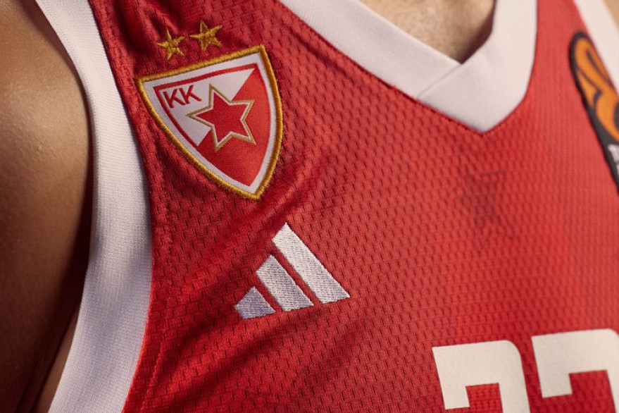 "Crveno je boja sreće" - Zvezda predstavila drugu garnituru dresova, kako vam se čine? (FOTO/VIDEO)