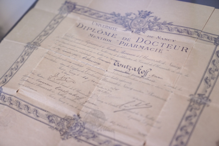 Otvorena izložba posvećena dvojici srpskih velikana u farmaciji: "Tražim početak, sjaj i sate stale" (FOTO)